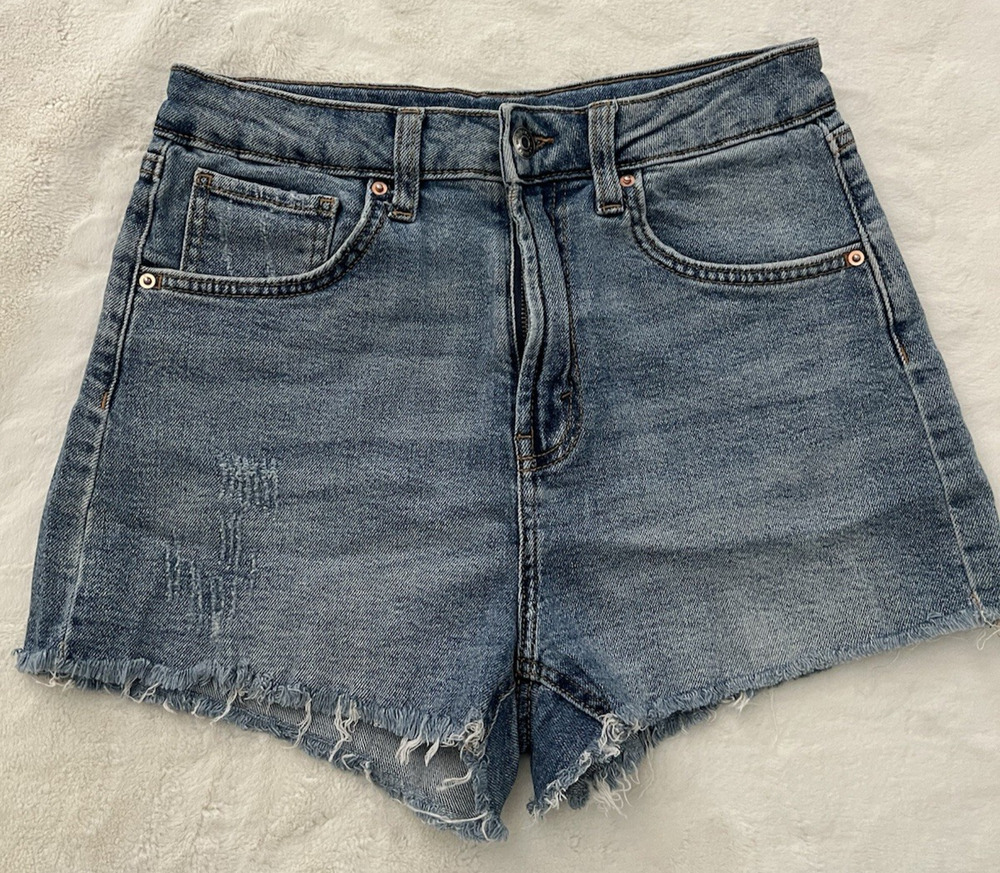 Wild Fable Womens Denim Shorts Blue Distressed Raw Hem Casual Size 4
